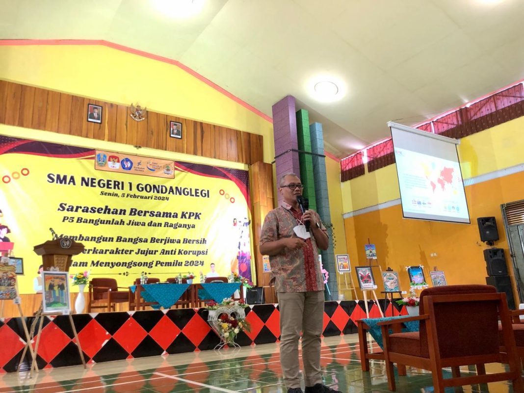 Kegiatan Sarasehan tentang AntiKorupsi yang diselenggarakan di Ruang Aula SMA Negeri 1 Gondanglegi, Malang, Jawa Timur, Senin (5/2/2024). (Dok/KPK RI)