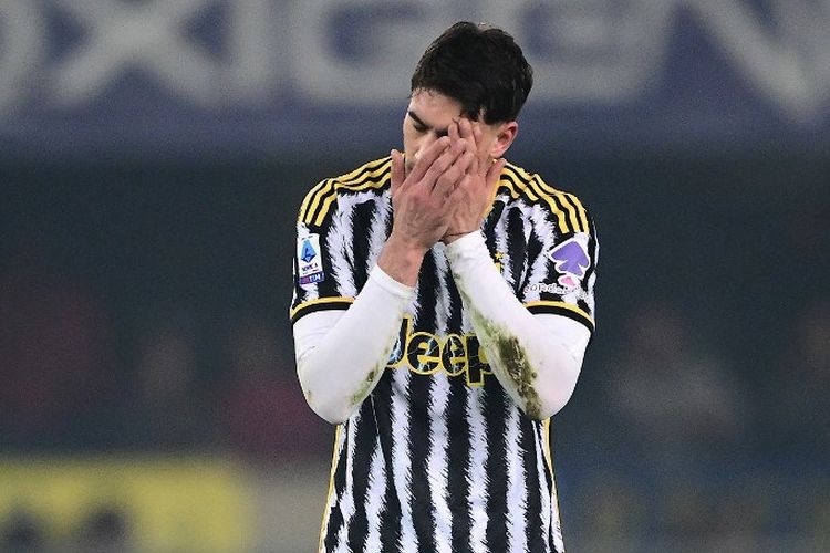 Reaksi penyerang Juventus, Dusan Vlavohic, pada laga Liga Italia kontra Hellas Verona di Stadion Marcantonio Bentegodi, Minggu (18/2/2024) dini hari WIB.