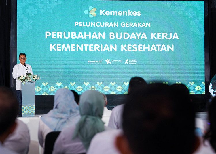 Peluncuran program perubahan budaya kerja dan rebranding identitas Kemenkes di halaman Kantor Kementerian Kesehatan, Senin (19/2/2024). (Dok/Kemenkes RI)