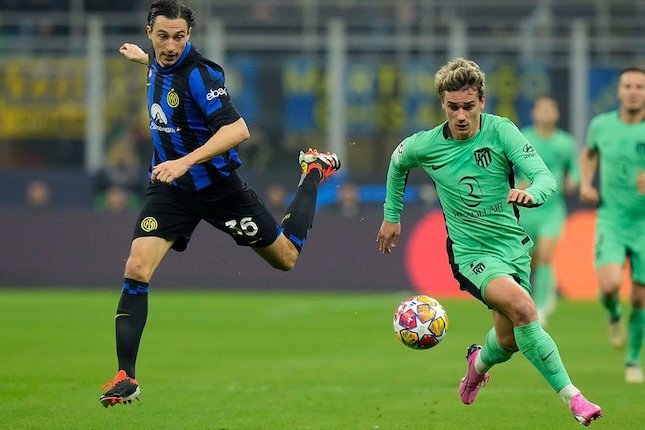 Duel Antoine Griezmann dan Matteo Darmian di laga Inter Milan vs Atletico Madrid, Liga Champions 2023/2024, Rabu (21/2/2024).