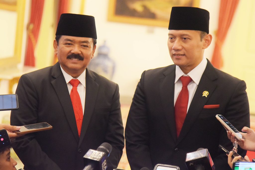 Menko Polhukam Hadi Tjahjanto dan Menteri ATR/Kepala BPN Agus Harimurti Yudhoyono. (Dok/Humas Setkab)