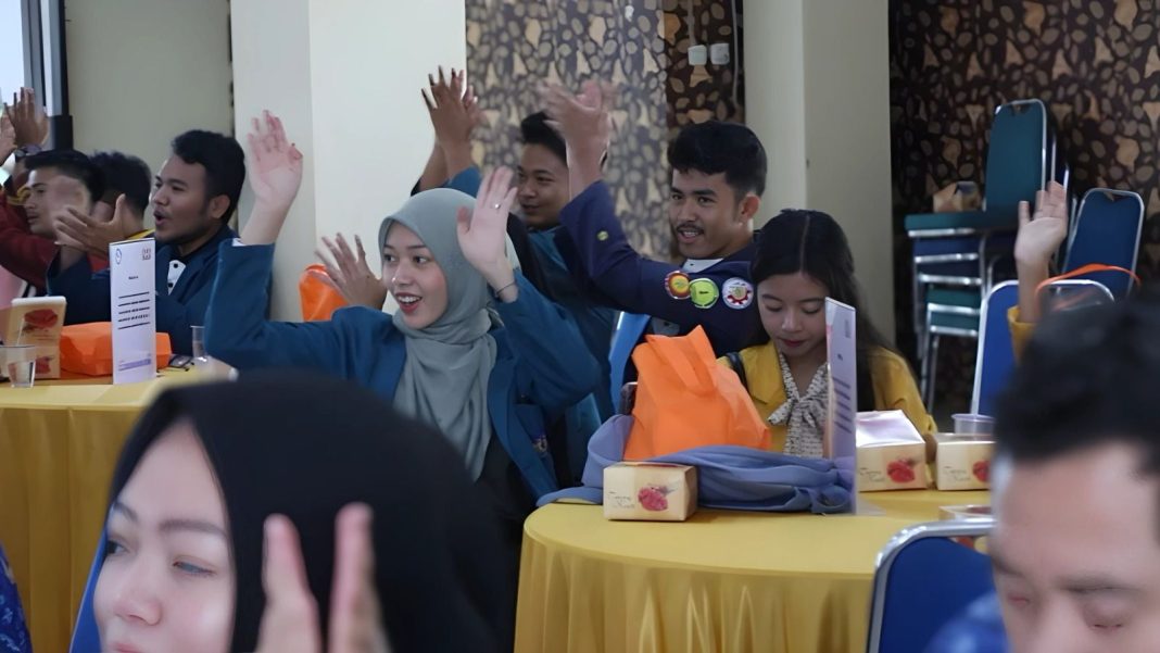 Pelepasan para mahasiswa program Kampus Mengajar Angkatan ke-7 di Provinsi Lampung dilakukan oleh Direktur SMA Kemendikbduristek, Winner Jihad Akbar, di Aula BPMP Provinsi Lampung, Senin (19/2/2024). (Dok/Kemendikbudristek RI)