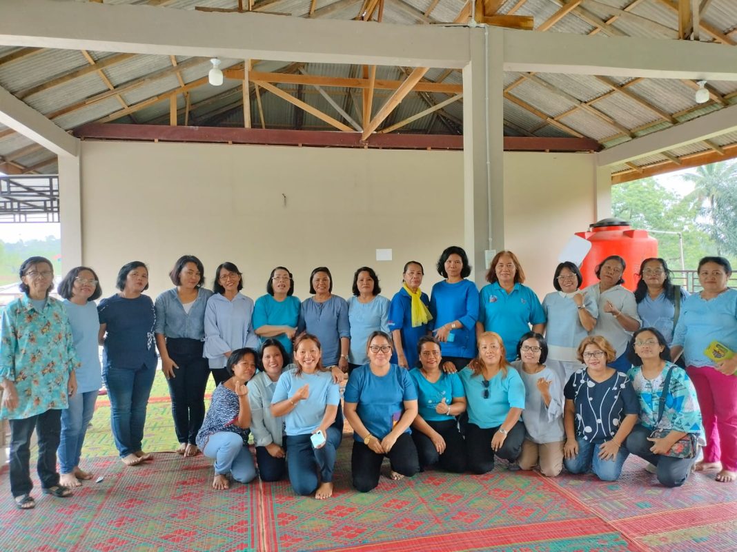 Pelayanan Wanita Pantekosta GPdI Hosana mengadakan ibadah padang berlangsung khidmat dan penuh sukacita di Sibiru-biru, Selasa (20/2/2024). (Dok/Panitia)