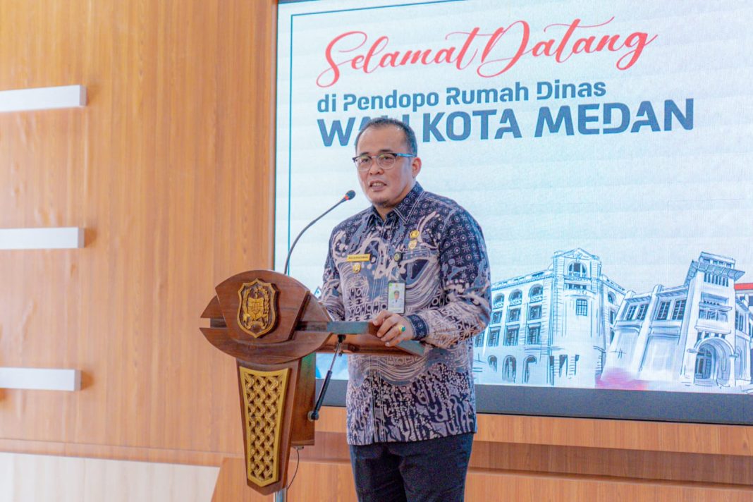 Wakil Wali Kota Medan H Aulia Rachman saat bertemu ramah dengan mahasiswa Gwangju, Korea Selatan, di rumah dinas, Kamis (22/2/2024). (Dok/Kominfo Medan)