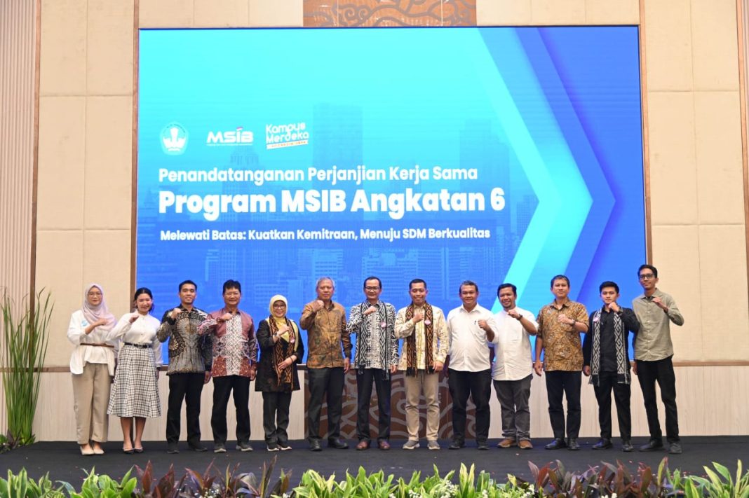 Sebanyak 276 mitra program MSIB mengukuhkan komitmennya melalui penandatanganan kerja sama antara mitra dengan Kemendikbudristek, di Auditorium Gedung D, Kemendikbudristek, Selasa (20/2/2024). (Dok/Kemendikbudristek)