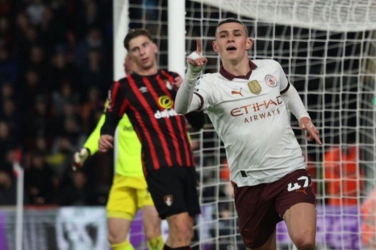 Gelandang Manchester City, Phil Foden mencetak gol dalam pertandingan Premier League melawan Bournemouth di Stadion Vitality, Minggu (25/2/2024) dini hari WIB.