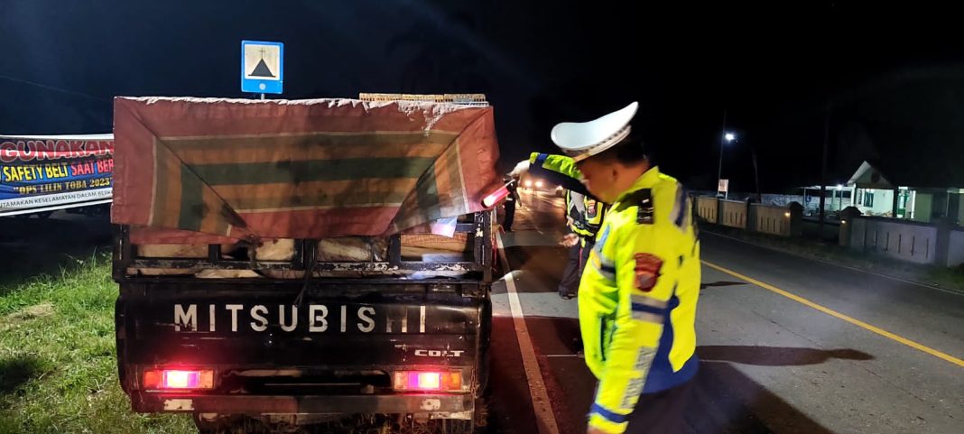 Sat Lantas Polres Simalungun mengadakan Patroli Dialogis bersama Blue Light Patrol, Sabtu (24/2/2024) malam. (Dok/Humas Polres Simalungun)