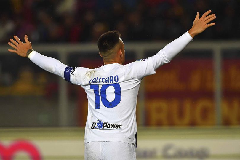 Selebrasi Lautaro Martinez di laga Lecce vs Inter Milan di pekan ke-26 Serie A 2023/24 di Ettore Giardiniero, Senin (26/2/2024) dini hari WIB.