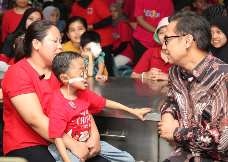 Menkes RI Budi Gunadi Sadikin melakukan kunjungan ke Rumah Singgah “Rumah Kita”, milik YKAKI, di Percetakan Negara, Jakarta, Rabu (28/2/2024). (Dok/Kemenkes RI)