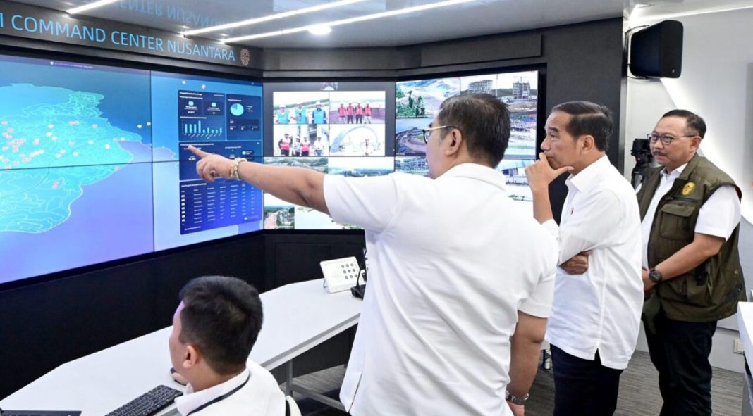 Presiden Jokowi meninjau langsung Pusat Komando (Command Center) IKN yang terletak di Hunian Pekerja Konstruksi IKN, Provinsi Kaltim, Jumat (1/3/2024).