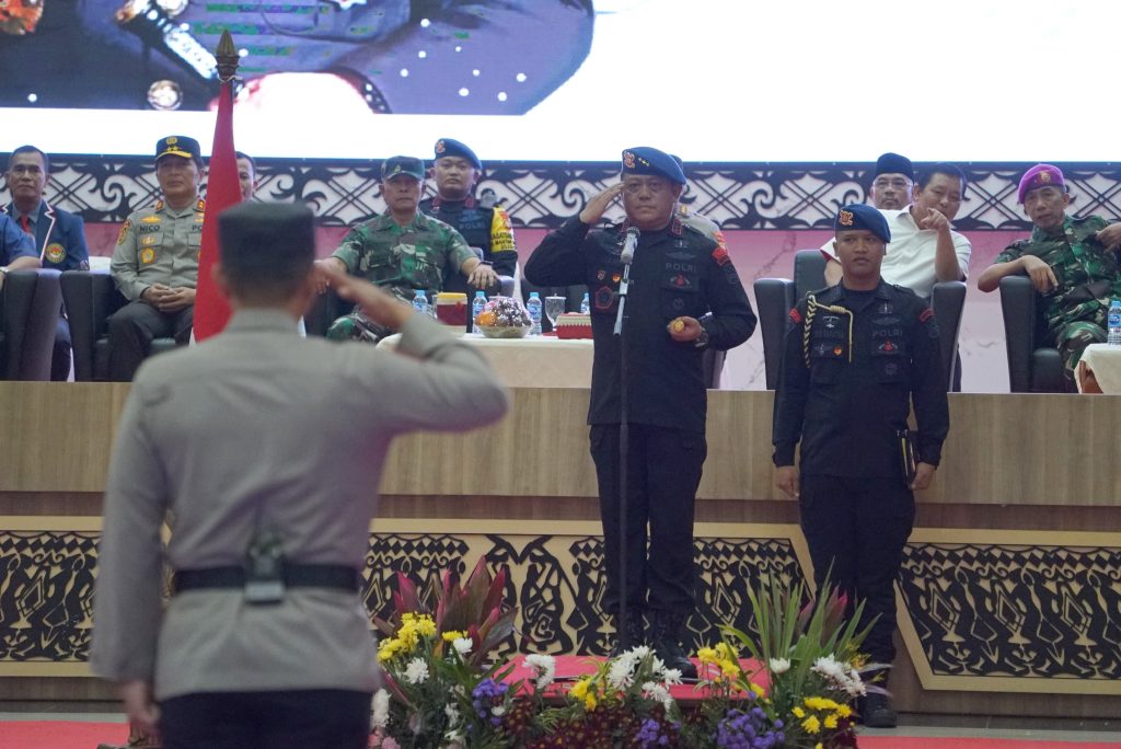Komandan Korps Brimob Polri Komjen Pol Drs Imam Widodo MHan membuka Kejurnas di Mabes TNI, Cilangkap, Jakarta Timur, Jumat (1/3/2024). (Dok/Humas Polri)