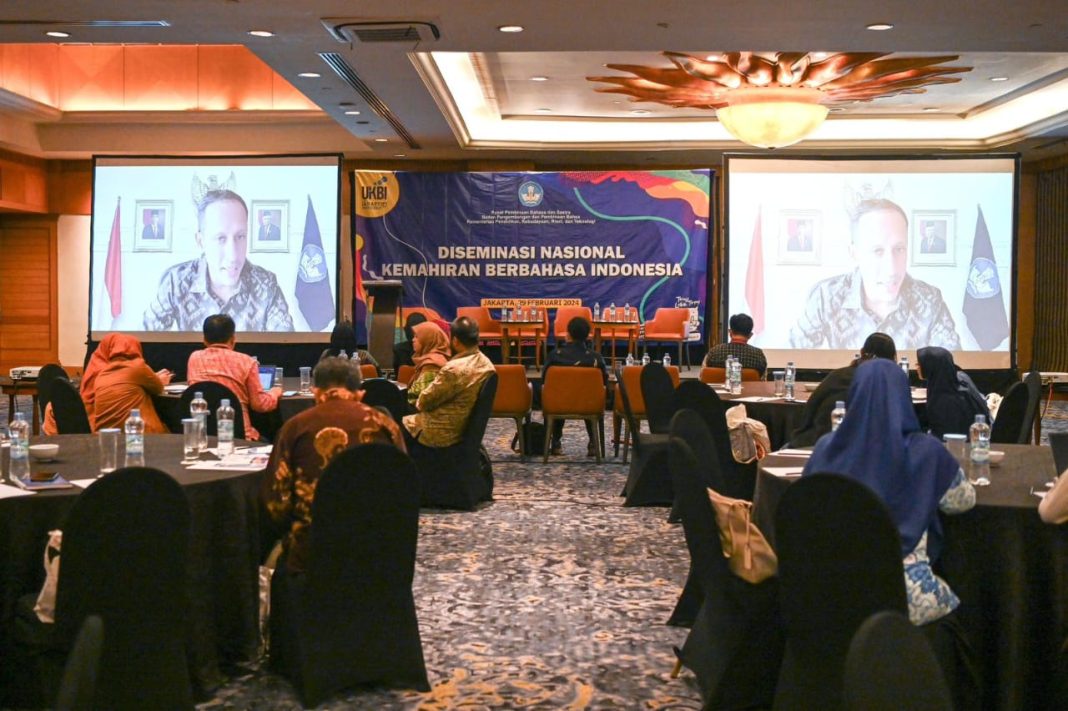 Mendikbudristek RI Nadiem Anwar Makarim menyampaikan apresiasi kepada Badan Bahasa yang terus mengukuhkan kedudukan bahasa Indonesia, baik sebagai bahasa nasional maupun sebagai bahasa negara di acara Diseminasi Nasional Kemahiran Berbahasa Indonesia di Jakarta, Kamis (29/2/2024). (Dok/Kemendikbudristek RI)