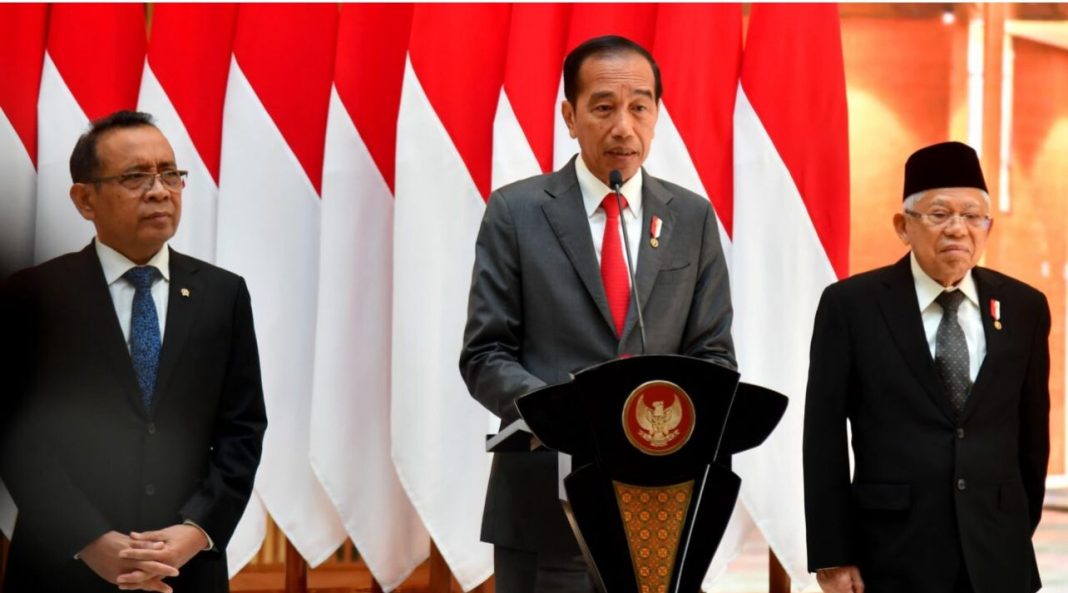 Presiden Jokowi memberikan keterangan kepada media di Pangkalan TNI AU Halim Perdanakusuma, Jakarta, Senin (4/3/2024).