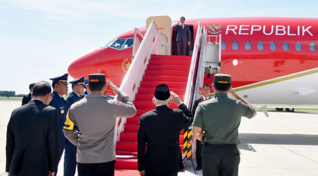 Presiden Jokowi bersama delegasi terbatas bertolak ke Melbourne, Australia, untuk menghadiri KTT Khusus ASEAN-Australia, Senin (4/3/2024).