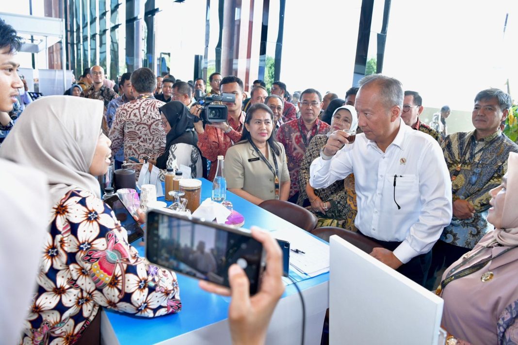 Business Matching Belanja Produk Dalam Negeri 2024 dengan tema “Kemandirian Produk Dalam Negeri Menuju Indonesia Emas”, resmi dibuka, Selasa (5/3/2024). (Dok/Kemendikbudristek RI)