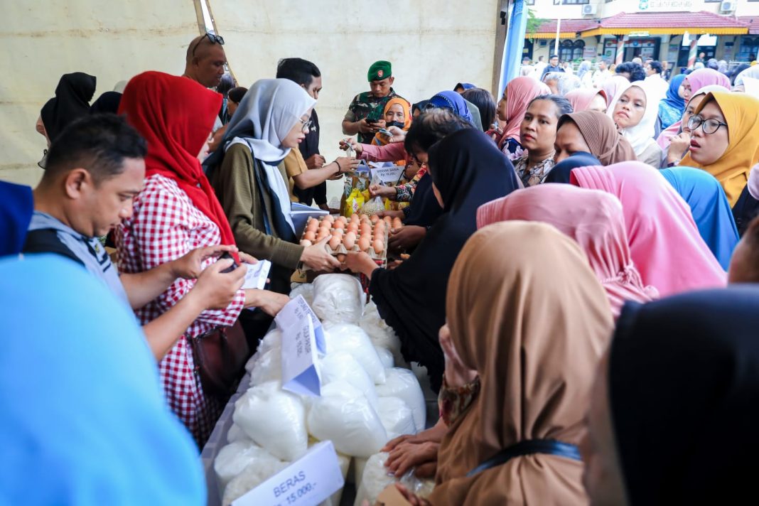 Pasar murah di Lapangan Barasokai, Medan Area, Selasa (5/3/2024). (Dok/Kominfo Medan)