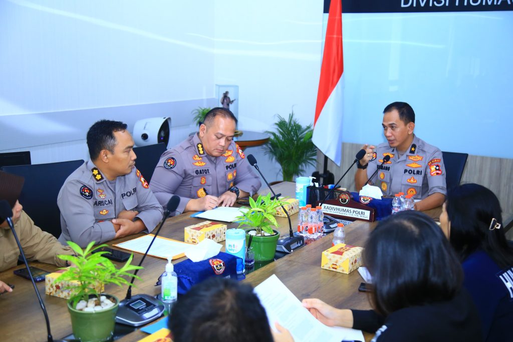 Divisi Humas Polri menyelenggarakan rapat yang diselenggarakan di Ruang Rapat Divisi Humas Polri, Jalan Trunojoyo, Jakarta Selatan, Kamis (7/3/2024). (Dok/Humas Polri)