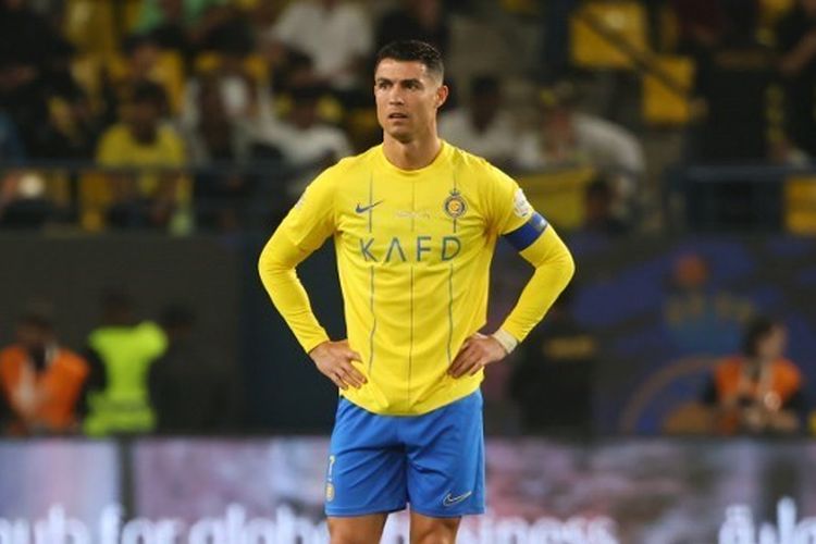 Reaksi penyerang Al Nassr, Cristiano Ronaldo, seusai timnya kebobolan dalam lanjutan Liga Arab Saudi 2023-2024 antara AL Nasr vs Al Raed, Jumat (8/3/2024) dini hari WIB.