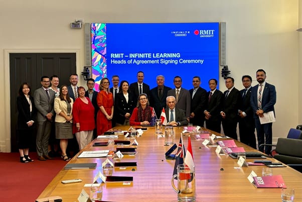 RMIT University melakukan penandatanganan persetujuan untuk bekerja sama dengan Infinite Learning Indonesia di kampus RMIT, Rabu (6/3/2024). (Dok/Kemendikbudristek RI)