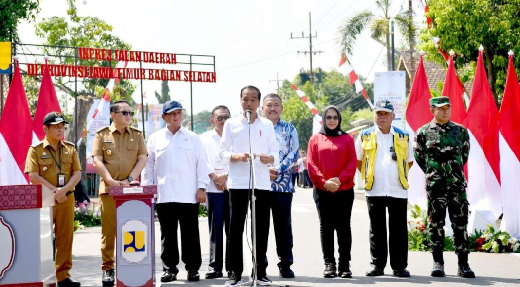 Presiden Jokowi meresmikan pelaksanaan Inpres Jalan Daerah Provinsi Jawa Timur bagian selatan dengan panjang 209,46 kilometer.