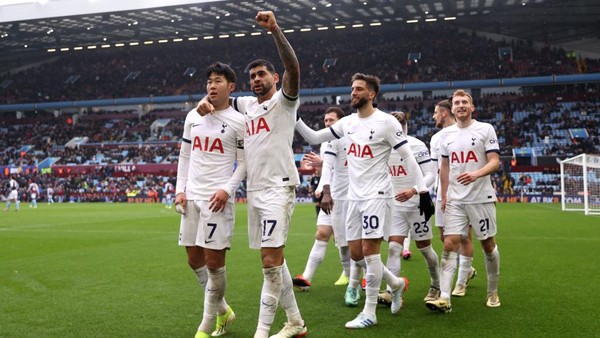 Son Heung-min (depan kiri) merayakan gol Tottenham bersama rekan setimnya, Minggu (10/3/2024).