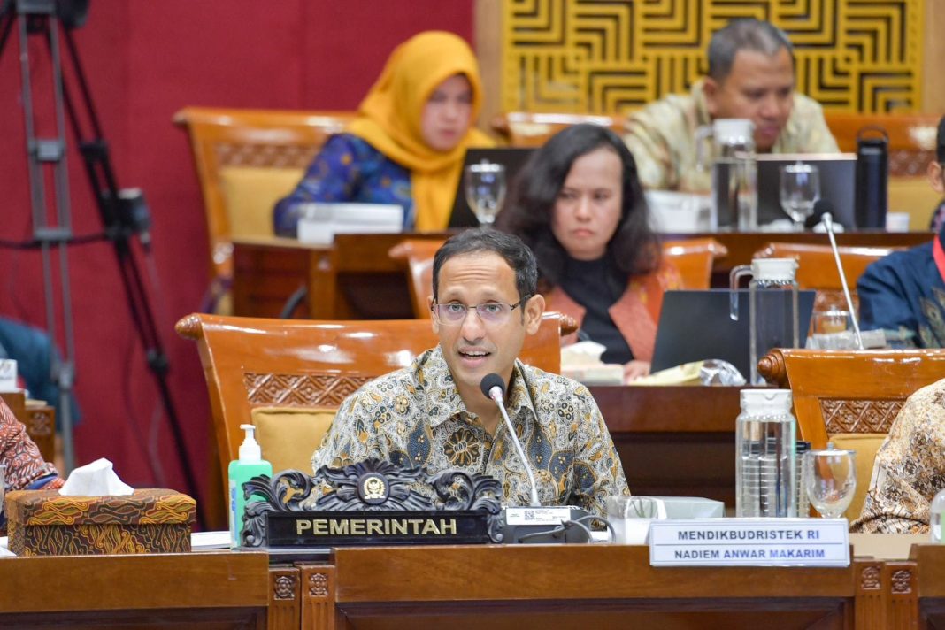 Mendikbudristek RI Nadiem Anwar Makarim dalam sidang Komisi X DPR RI yang berlangsung di Gedung Nusantara, Jakarta, Rabu (6/3/2024). (Dok/Kemendikbudristek RI)