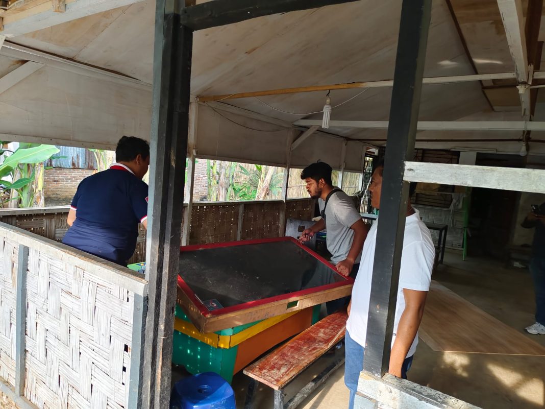 Tim gabungan Polsek Pancurbatu dan unit PC Polrestabes Medan melakukan giat razia lokasi judi tembak ikan di wilayah hukum Polsek Pancurbatu, Senin (11/3/2024). (Dok/Humas Polrestabes Medan)