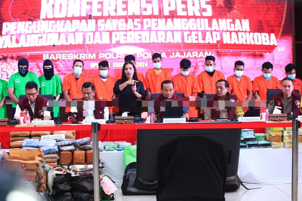 Kasatgas P3GN Polri Irjen Pol Asep Edi Suheri melakukan konferensi pers di Aula Bareskrim Polri, Rabu (13/3/2024). (Dok/Humas Polri)