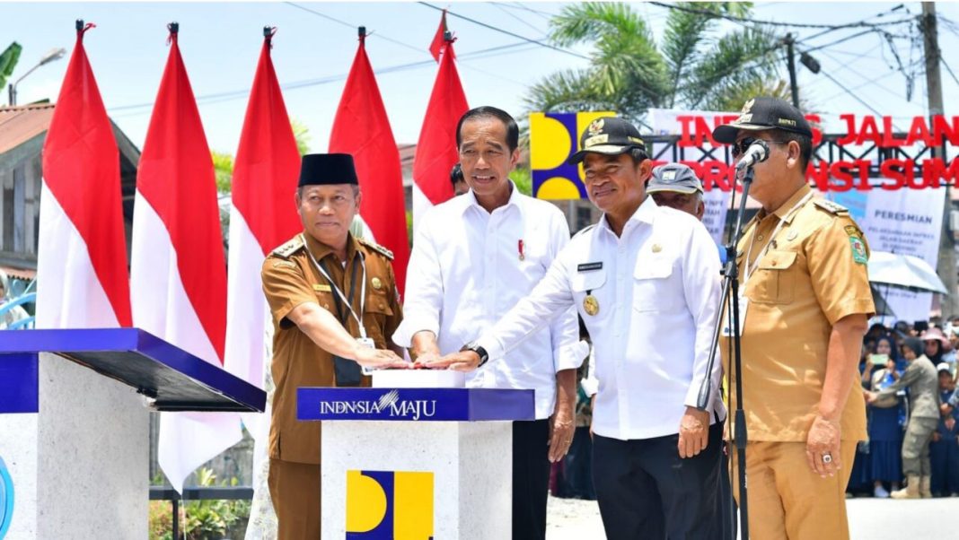 Presiden Jokowi meresmikan pelaksanaan Instruksi Presiden Jalan Daerah di Provinsi Sumut dalam kunjungannya di Kota Tanjungbalai, Kamis (15/3/2024).