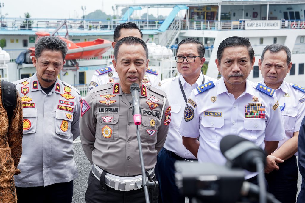 Kakorlantas Polri Irjen Pol Aan Suhanan di Pelabuhan Merak, Kamis (14/3/2024). (Dok/Humas Polri)