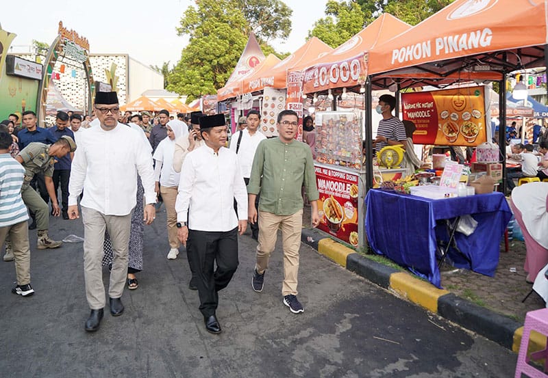 Pj Gubernur Sumut Dr Hassanudin menghadiri kegiatan Pesona Ramadan 1445 H di PRSU, Jalan Gatot Subroto Medan, Minggu (17/3/2024). (Dok/Kominfo Sumut)