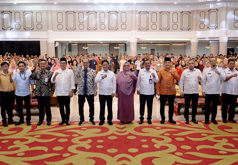 Pj Gubernur Sumut Dr Hassanudin saat acara Fasilitasi Sertifikat Halal Self Declare bagi 1.000 UMKM di Aula Raja Inal Siregar, Kantor Gubernur Sumut, Jalan Diponegoro, Nomor 30 Medan, Rabu (20/3/2024). (Dok/Kominfo Sumut)