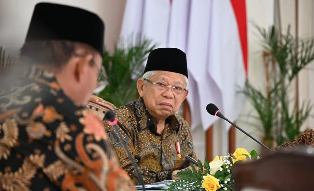 Wapres RI Ma’ruf Amin memimpin rapat yang membahas mengenai implementasi program percepatan penurunan stunting, di Istana Wapres, Jakarta, Selasa (19/3/2024).