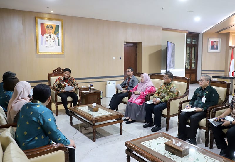 Pj Gubernur Sumut Dr Hassanudin saat menerima audiensi jajaran Fakultas Kedokteran USU, di Kantor Gubernur Sumut, Jalan Diponegoro, Nomor 30 Medan, Kamis (21/3/2024). (Dok/Kominfo Sumut)