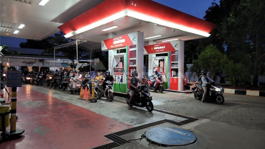 Situasi beberapa SPBU di Tuban siang hingga malam hari terpantau kondusif. (Dok/Pertamina)