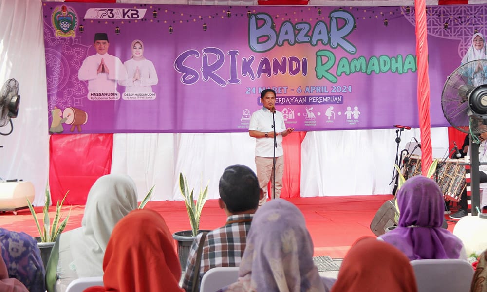 Pj Gubernur Sumut Dr Hassanudin membuka Bazar Srikandi Ramadan 1445 H, yang diselenggarakan Dinas P3AKB Sumut di Halaman Parkir Dinas P3AKB Sumut, Jalan Iskandar Muda, Nomor 272 Medan, Minggu (24/3/2024). (Dok/Kominfo Sumut)