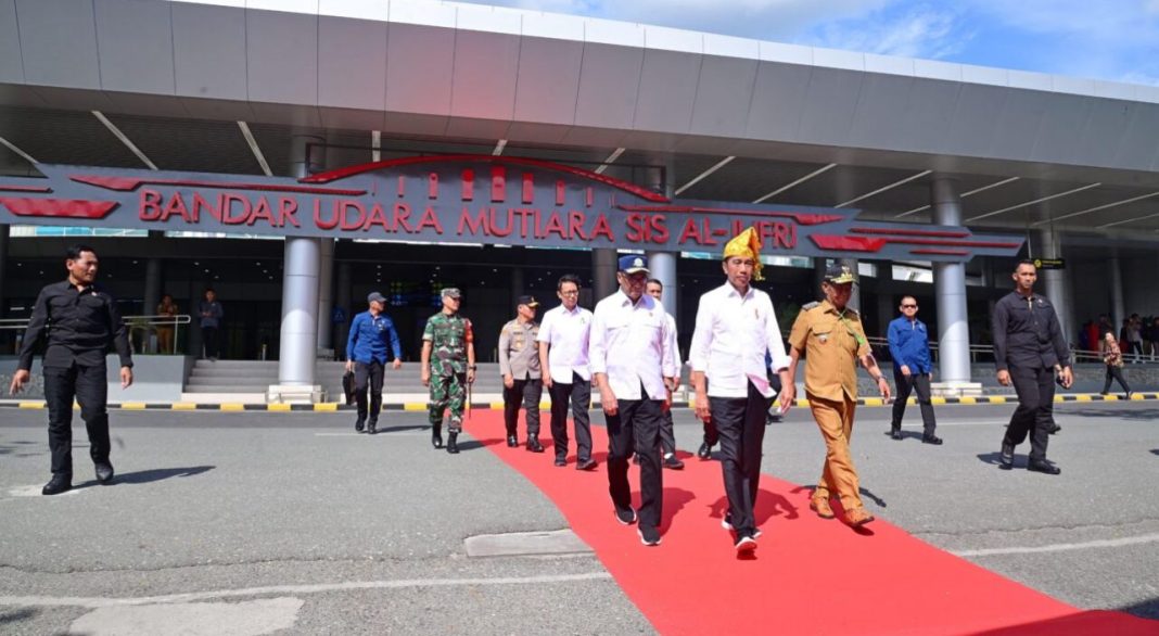 Presiden Jokowi meresmikan Bandara Mutiara SIS Al-Jufri di Kota Palu, Provinsi Sulteng, sebagai bagian dari upaya rehabilitasi dan rekonstruksi infrastruktur yang rusak akibat gempa bumi.