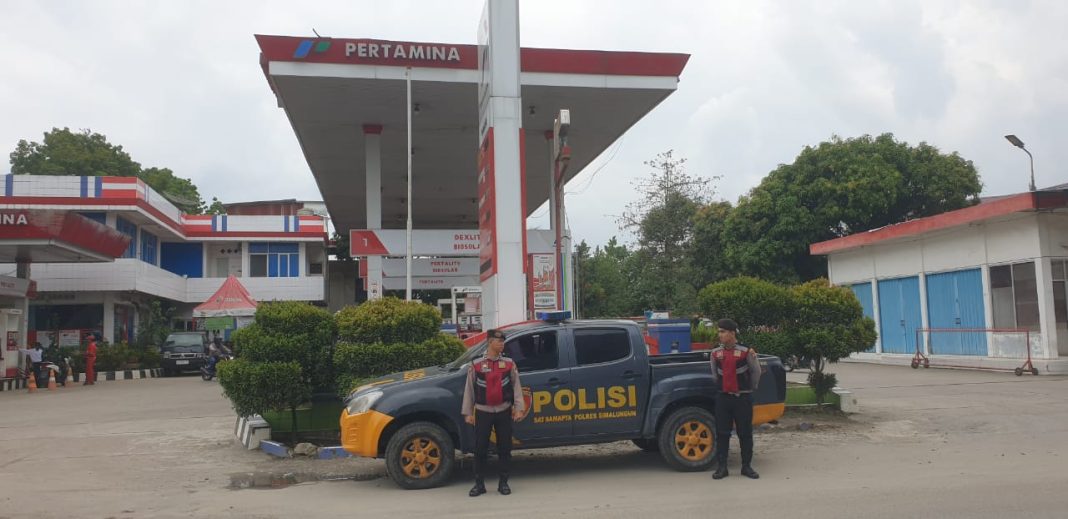 Polres Simalungun bersama jajarannya mengambil langkah preventif dengan meningkatkan pengawasan di setiap SPBU di wilayah Kabupaten Simalungun, Jumat (29/3/2024). (Dok/Humas Polres Simalungun)