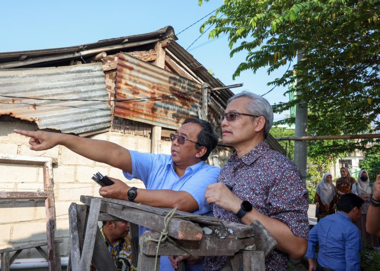 Sekjen Kemenkes RI Kunta Wibawa Nugraha didampingi Direktur Jenderal Pelayanan Kesehatan dr Azhar Jaya, melakukan kunjungan kerja ke RSUP Dr Sitanala, Tangerang, Banten, Jumat (29/3/2024).