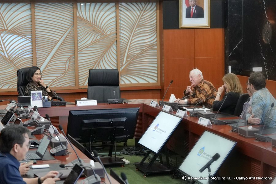 Menkeu RI Sri Mulyani Indrawati menerima kunjungan CEO Freeport-McMoran Richard Adkerson di kantor pusat Kementerian Keuangan, Jakarta, Rabu (27/3/2024).