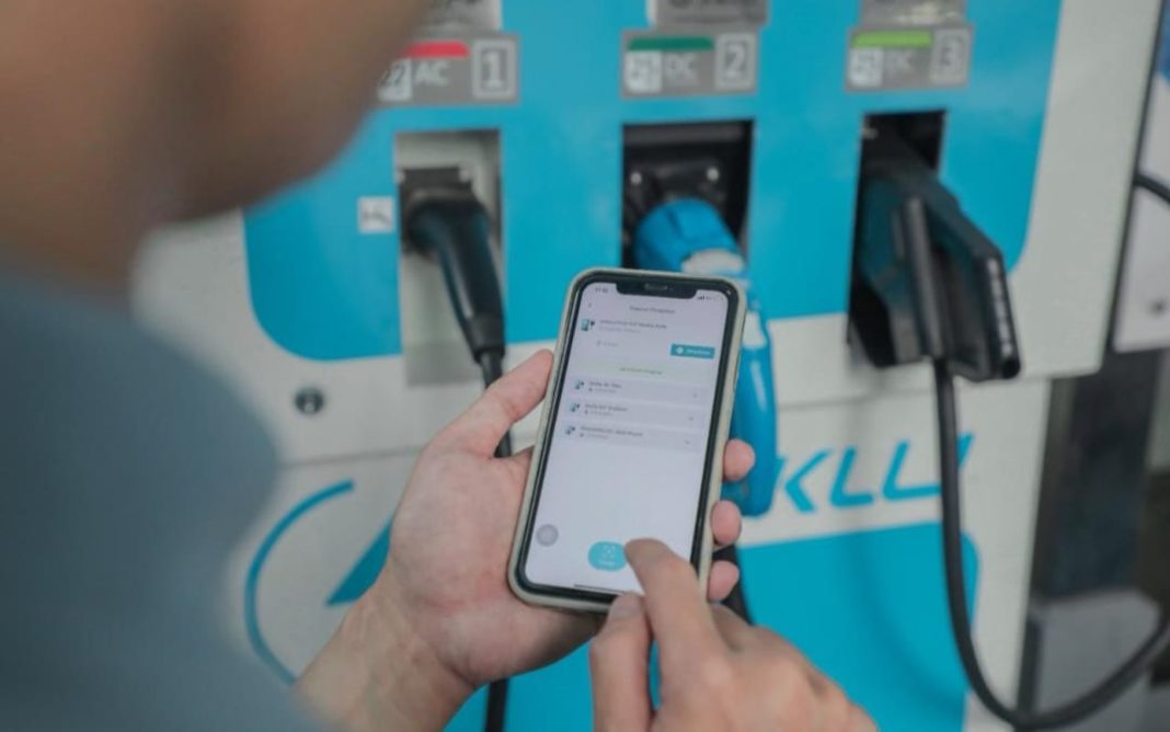 Melalui fitur electric vehicle di aplikasi PLN Mobile, pengguna kendaraan listrik dapat mengetahui lokasi Stasiun Pengisian Kendaraan Listrik Umum (SPKLU) terdekat.