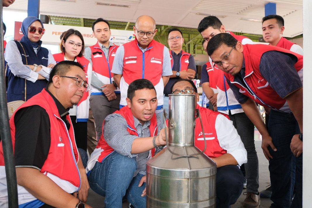 Komisaris PT Pertamina Patra Niaga Muhammad Yusni dan Executive General Manager Pertamina Patra Niaga Regional Sumbagut Freddy Anwar melakukan peninjauan ke sejumlah SPBU di Sumut pada 31 Maret hingga 2 April 2024, guna memastikan ketersediaan pasokan, distribusi energi, dan memberikan pelayanan terbaik kepada masyarakat saat Ramadan dan Idul Fitri 1445 H. (Dok/Pertamina)