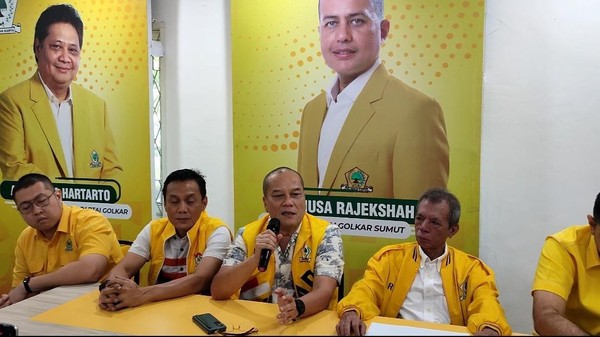 Sekretaris DPD Golkar Sumut H Datuk Ilhamsyah saat konferensi pers di Kantor DPD Golkar Sumut, Senin (8/4/2024). (Foto Dok/Golkar Sumut)