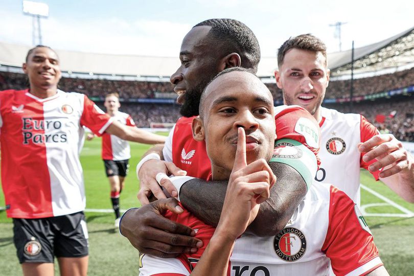 Selebrasi pemain Feyenoord usai mencetak gol ke gawang Ajax di Liga Belanda 2023/2024, Minggu (7/4/2024) malam WIB.