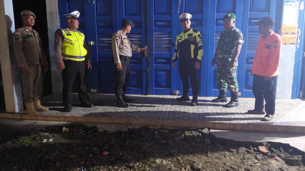 Personel polisi memantau rumah yang ditinggal mudik lebaran. (Dok/Polda Sumut)