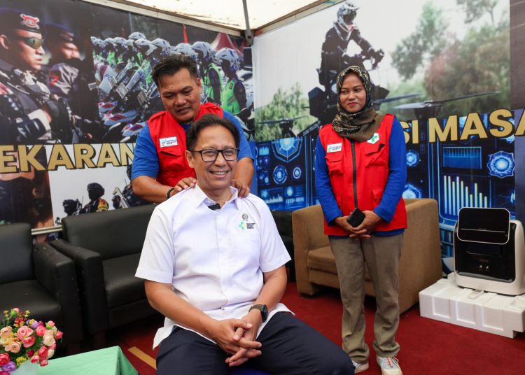 Menkes RI Budi Gunadi Sadikin saat meninjau Posko Kesehatan di Rest Area KM 102, Selasa (9/4/2024).