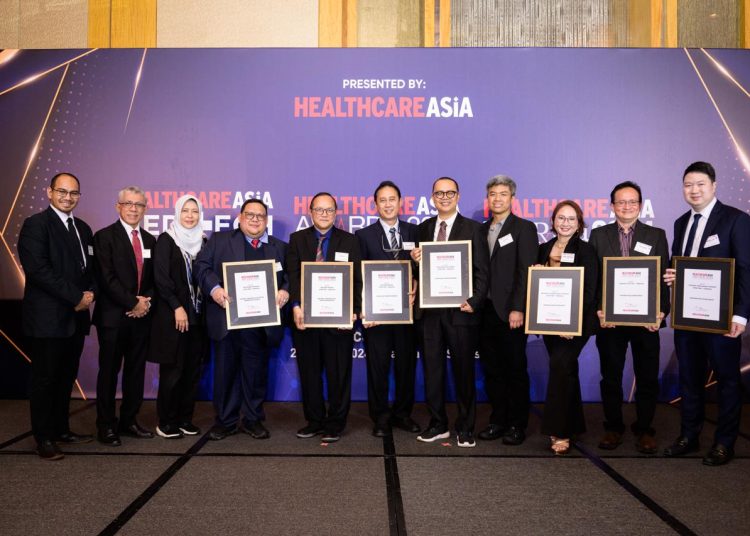 Dua RS vertikal di bawah Kemenkes RI mendapatkan penghargaan dari Healthcare Asia Award 2024 atas kapasitas dan inovasinya dalam pelayanan kesehatan. Penghargaan diberikan di Marina Bay Sand, Singapura, Selasa (26/3/2024).