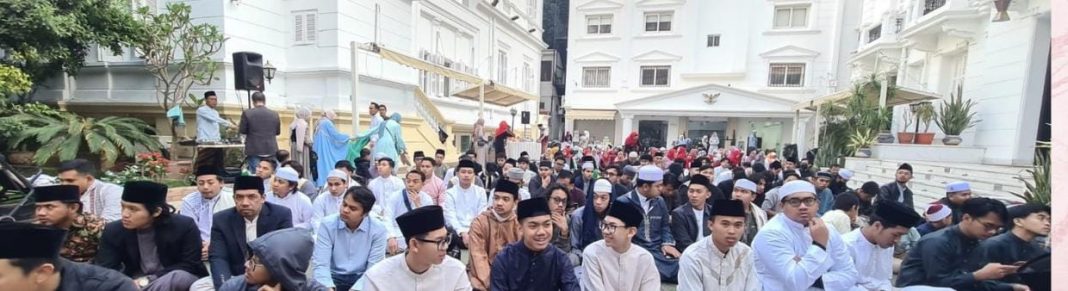 Pelaksanaan Salat Idul Fitri Diaspora Indonesia di Kairo pada 10 April 2024 itu bertambah khidmat. (Dok/Kemendikbudristek RI)
