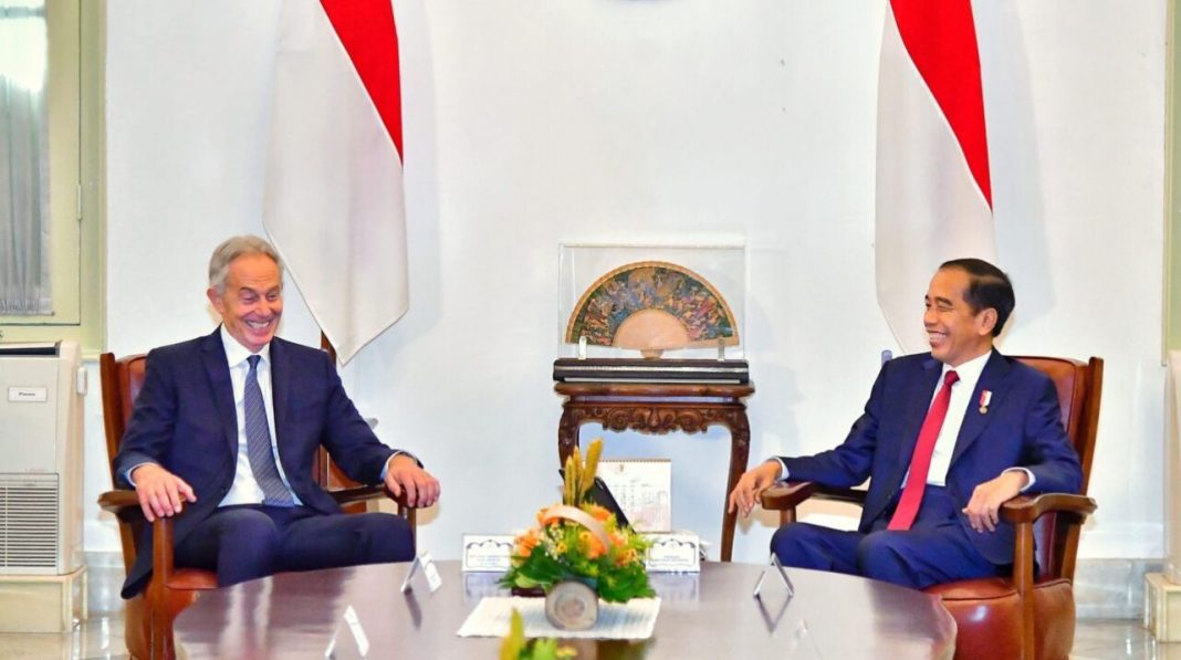 Presiden Jokowi menerima mantan Perdana Menteri Inggris, Tony Blair, di Istana Merdeka, Jakarta.