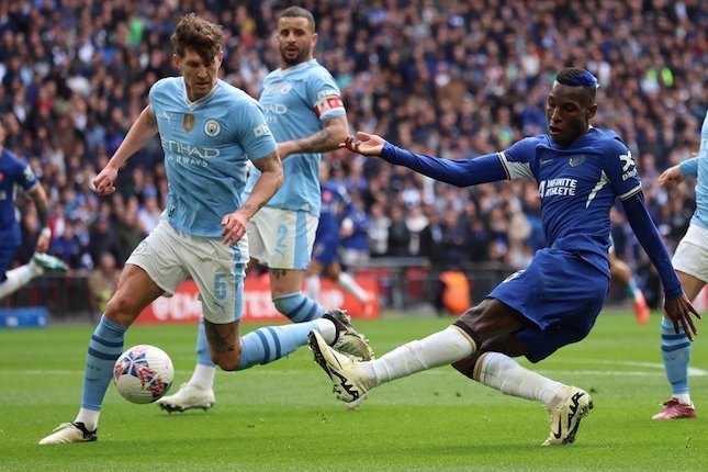 Duel John Stones dan Nicolas Jackson dalam laga Manchester City vs Chelsea di semifinal FA Cup 2023/2024, Sabtu (21/4/2024) malam WIB.